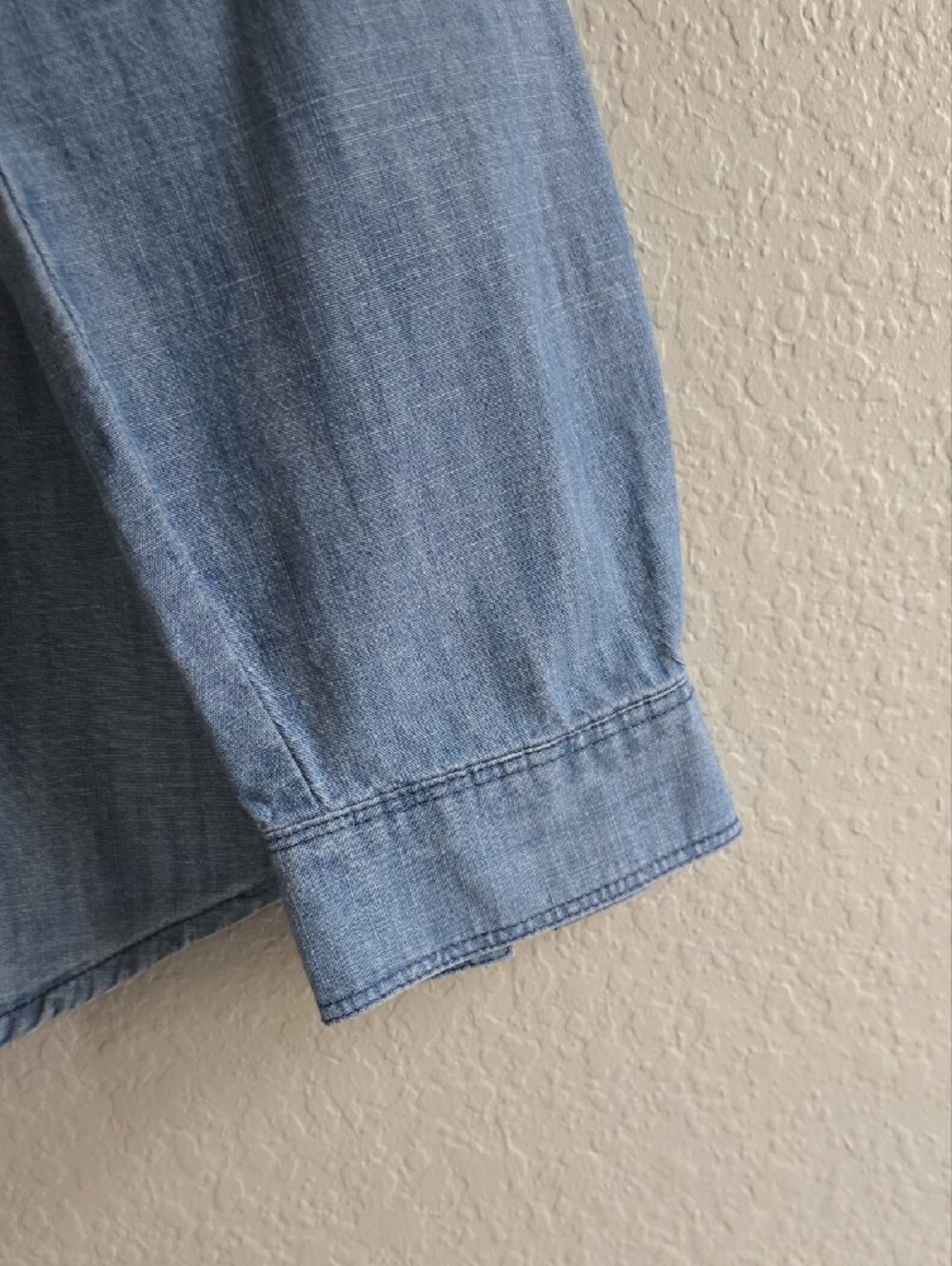 Old Navy Women's Light Blue Denim Button-Down Shirt-Lg - Picture 3 of 6